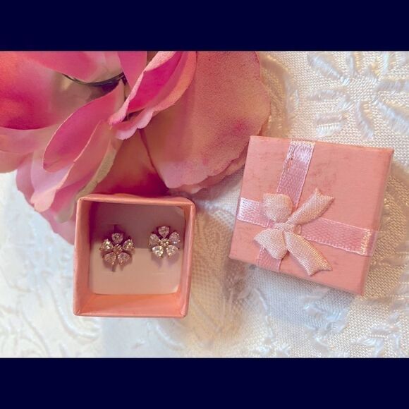 💥Swarovski Crystal Fashion Stud Earrings - Picture 1 of 11